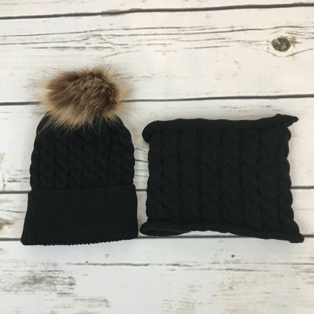 🚫Sold🚫 Black Baby Hat Fur Pom Pom & Ring Scarf - Picture 3 of 5